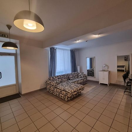 Camellia Studio Apartment & Parking Рига Екстер'єр фото