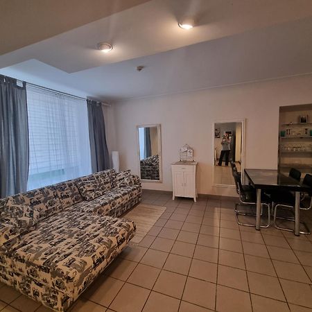 Camellia Studio Apartment & Parking Рига Екстер'єр фото