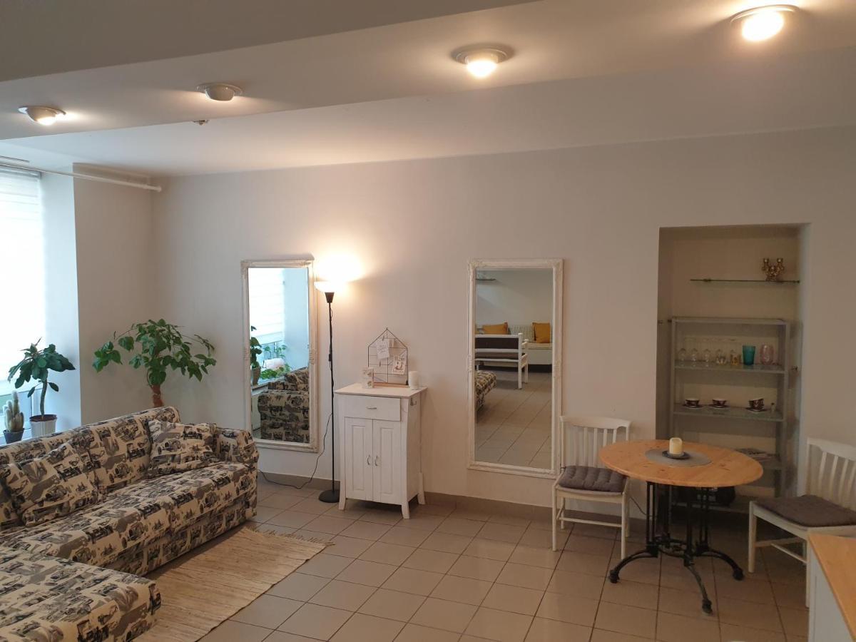 Camellia Studio Apartment & Parking Рига Екстер'єр фото