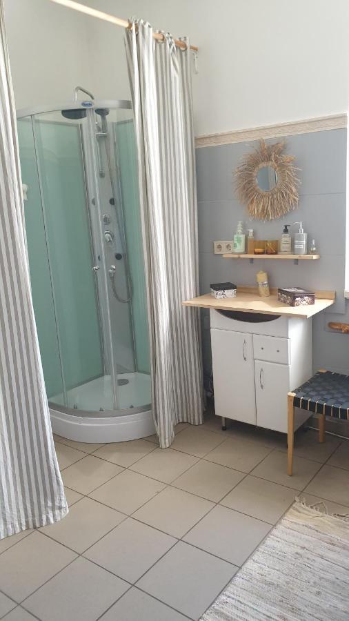 Camellia Studio Apartment & Parking Рига Екстер'єр фото
