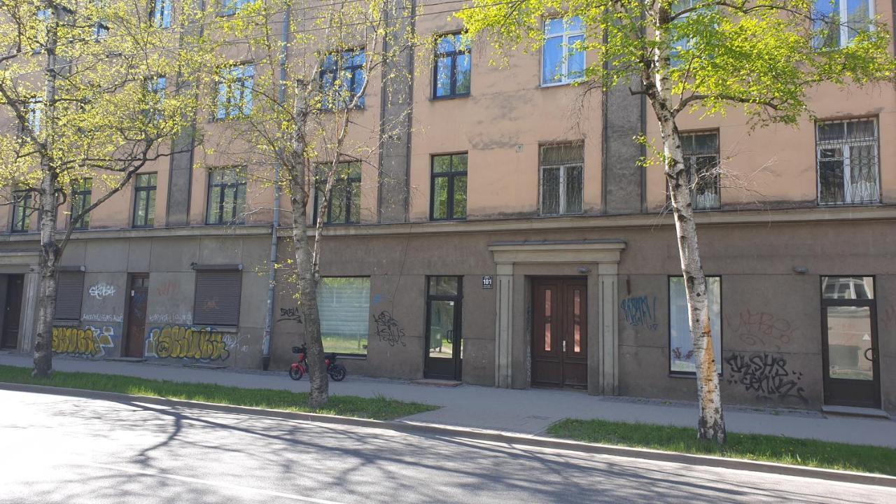 Camellia Studio Apartment & Parking Рига Екстер'єр фото