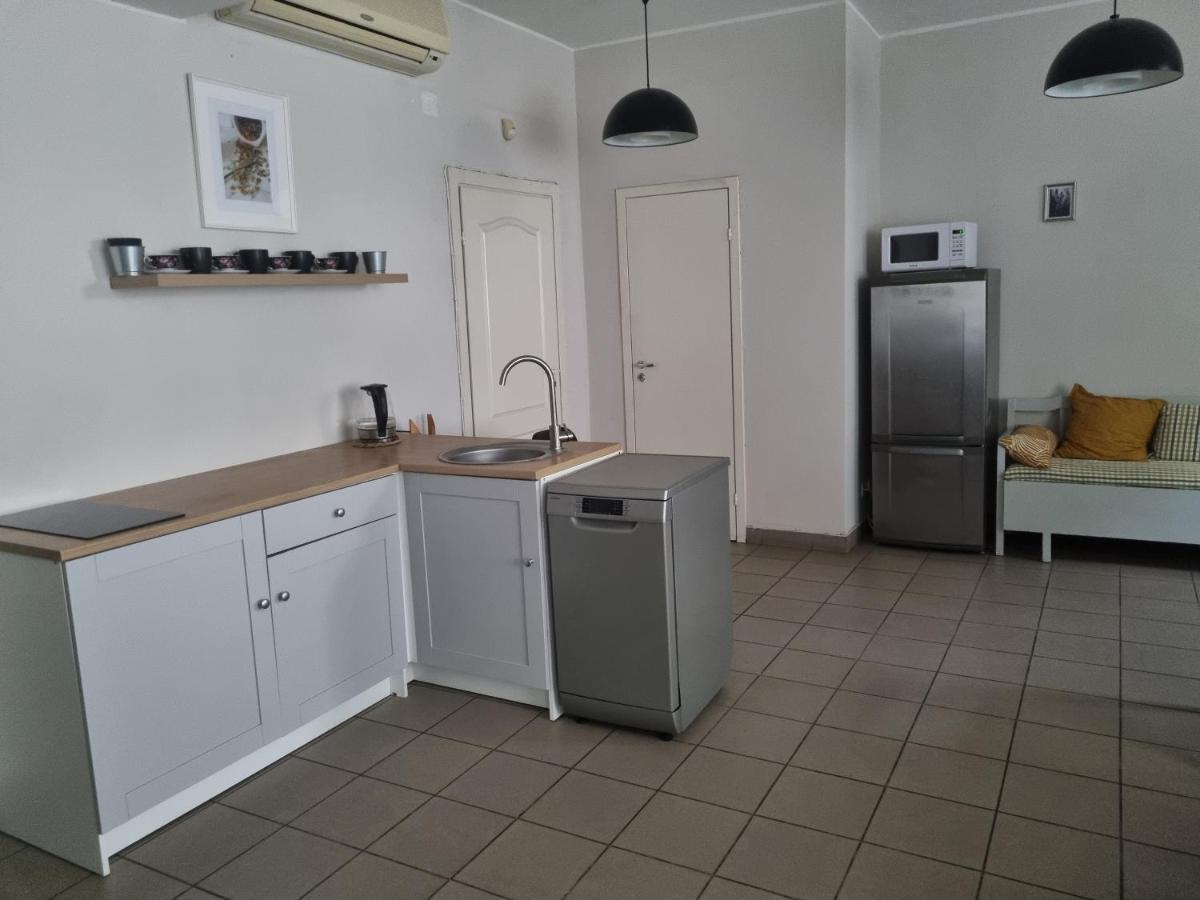 Camellia Studio Apartment & Parking Рига Екстер'єр фото